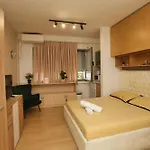 Apartment Cozy Next To Square 21 *