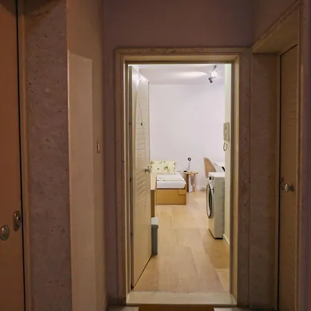 Apartment Cozy Near Square 21 Tirana