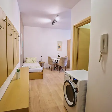 Cozy Near Square 21 * Tirana