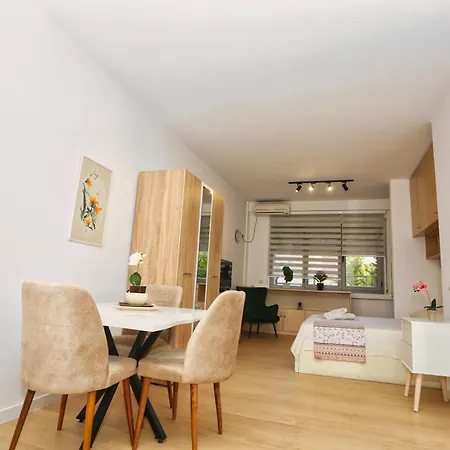 Cozy Near Square 21 Apartment