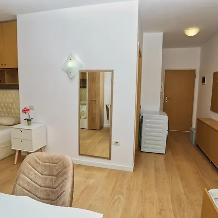 Apartment Cozy Near Square 21 Tirana