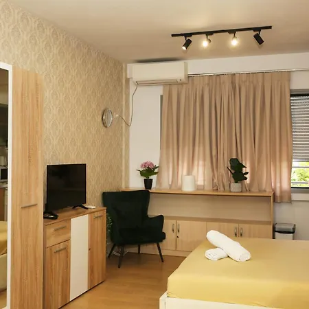 Cozy Next To Square 21 شقة تيرانا