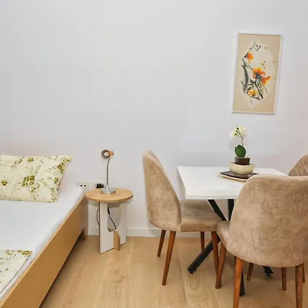 Cozy Near Square 21 Apartamento