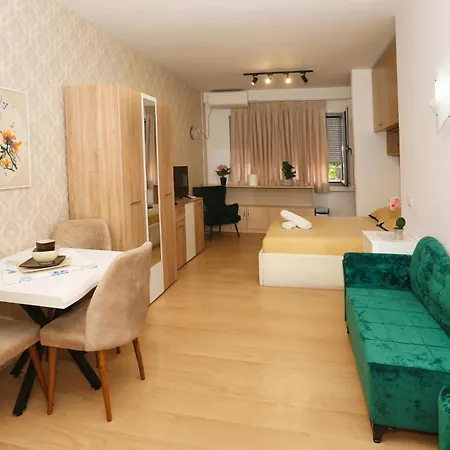 Cozy Near Square 21