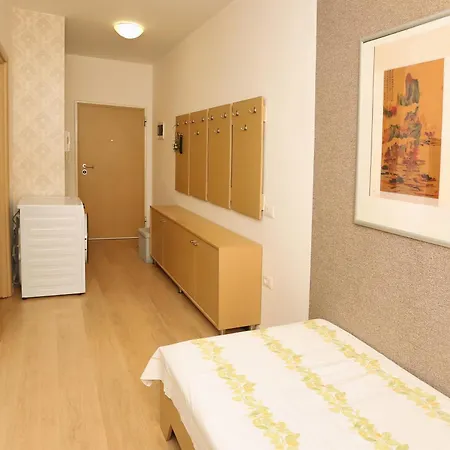 Cozy Next To Square 21 Apartmán