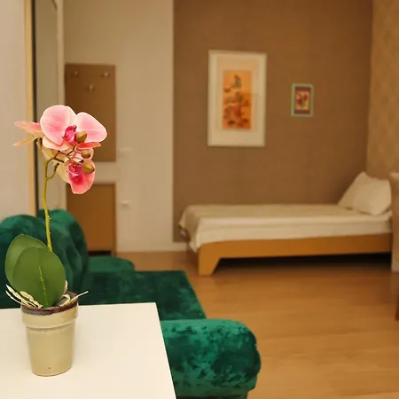 Cozy Next To Square 21