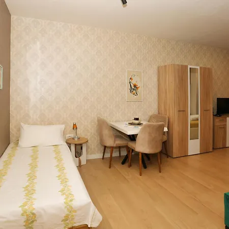 Cozy Near Square 21 Apartment