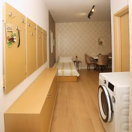 Cozy Next To Square 21 Apartment Tirana