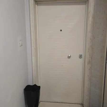 Cozy Next To Square 21 Apartman *