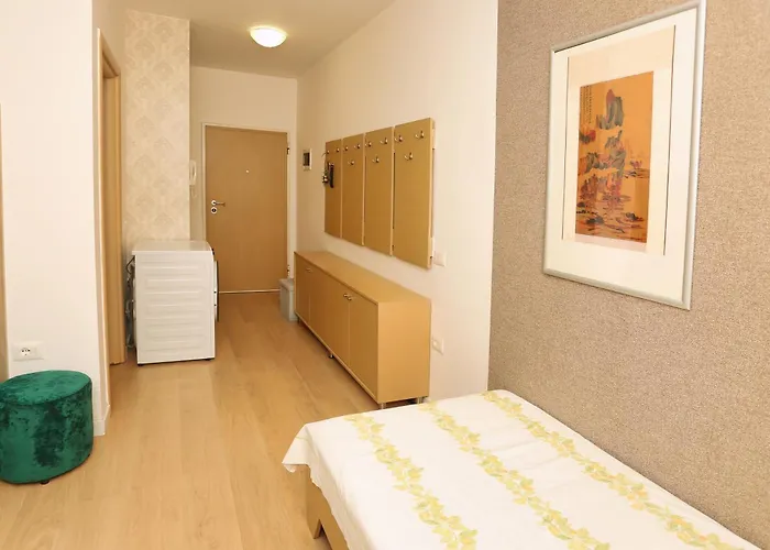 Cozy Next To Square 21 Apartmán