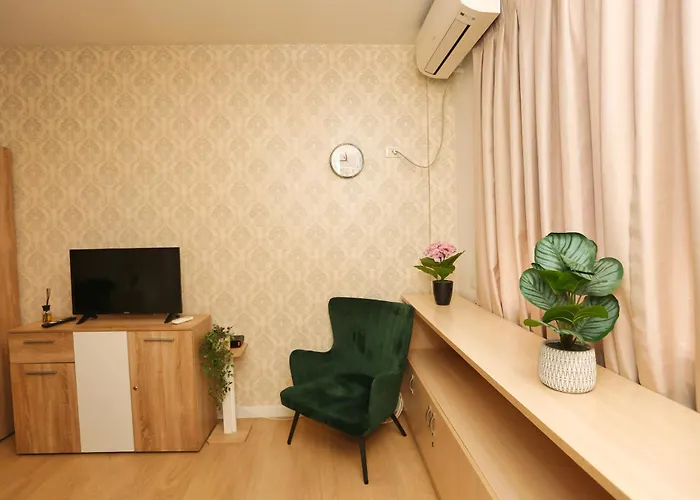 Cozy Next To Square 21 *