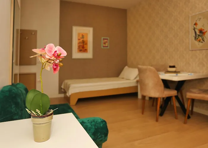 Apartmán Cozy Next To Square 21 *