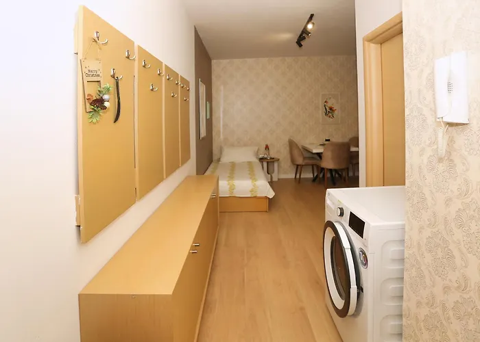 Cozy Next To Square 21 アパート ティラナ